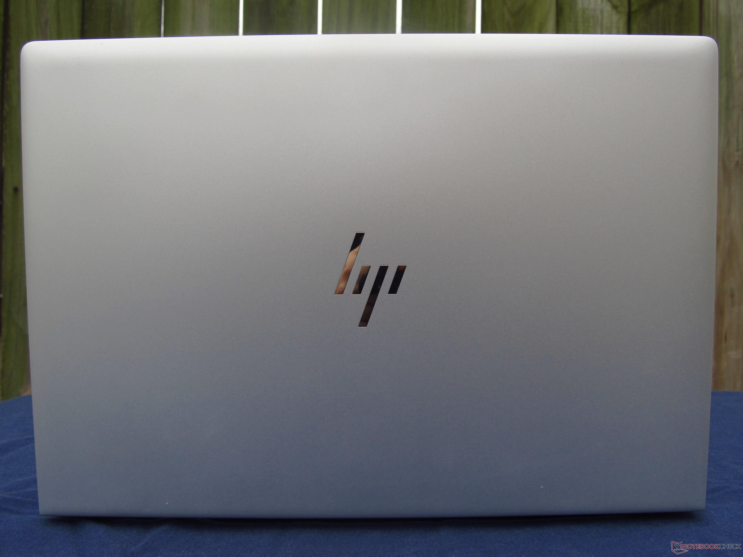 HP EliteBook 1040 G4 - صورة 1 - إتش بي