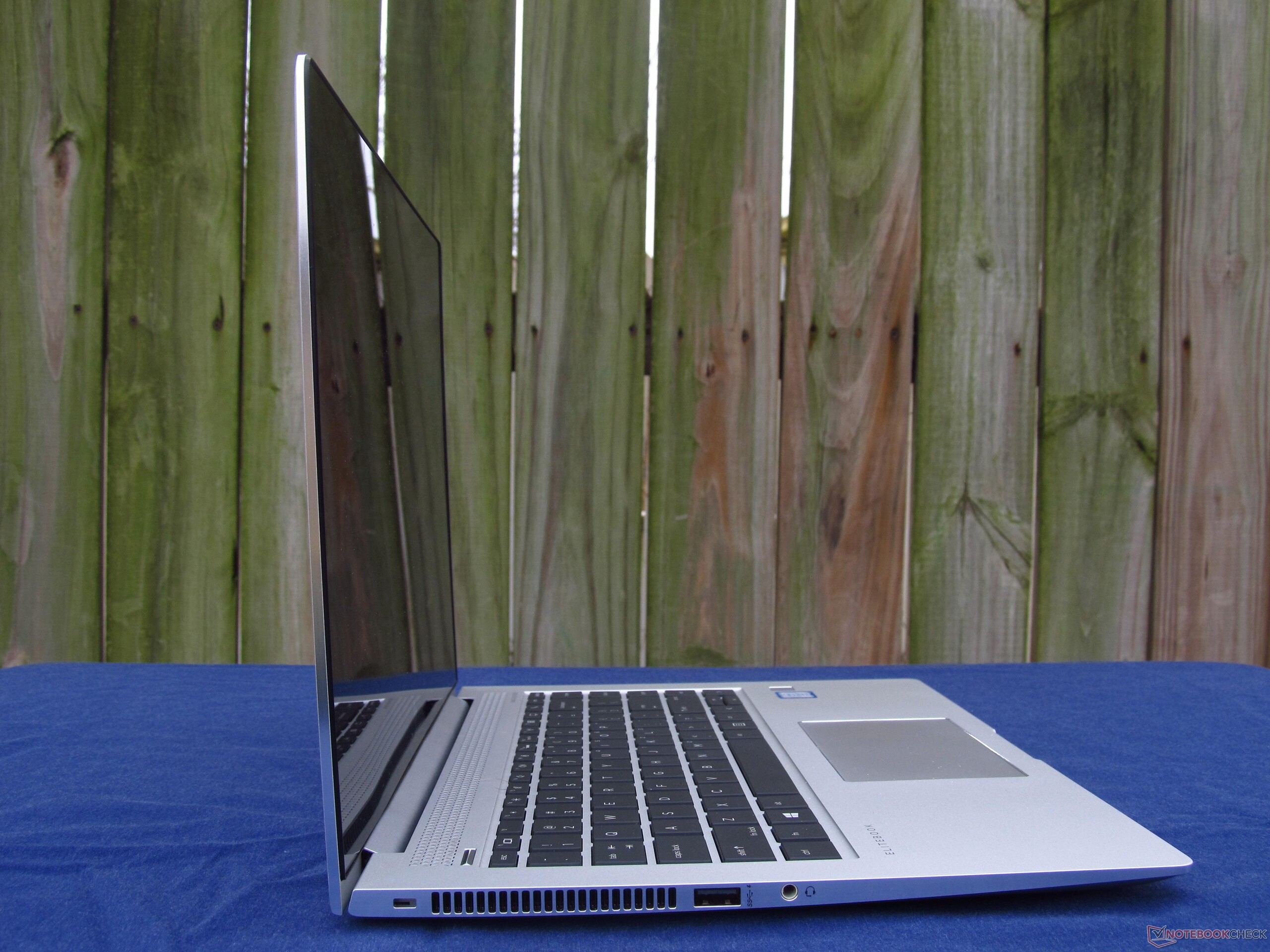 HP EliteBook 1040 G4 - صورة 2 - إتش بي